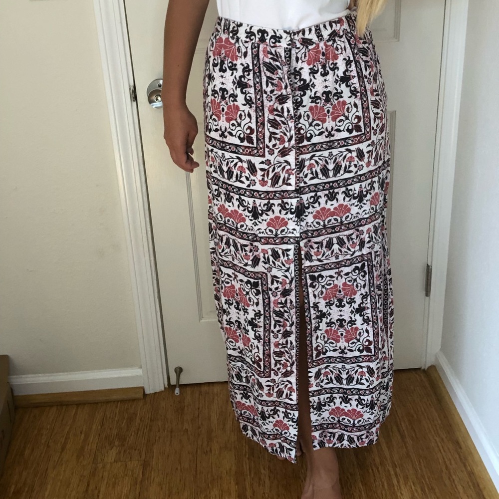 Roxy floral pattern summer skirt.